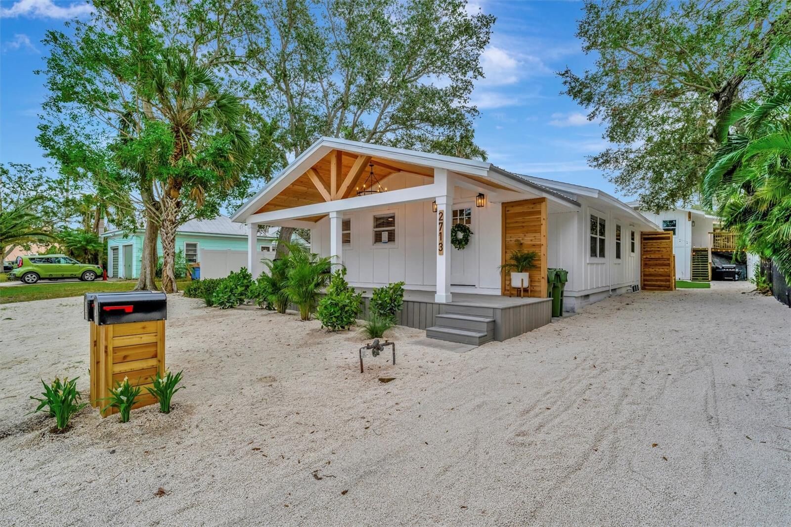 Property Photo: 2713 4th Avenue W FL 34205