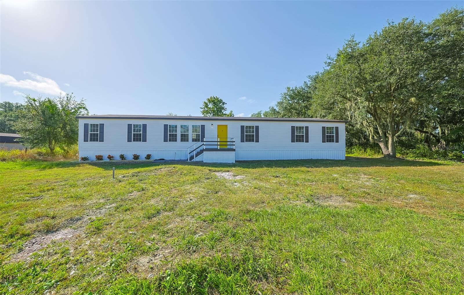 Property Photo:  2011 E 60 Highway  FL 33567