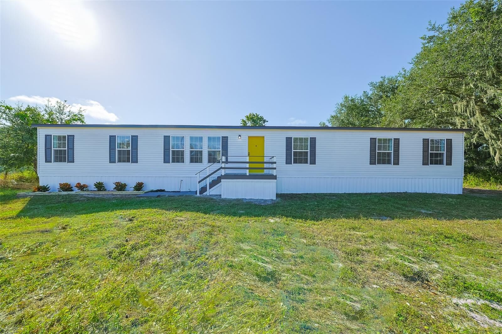 Property Photo:  2011 E 60 Highway  FL 33567