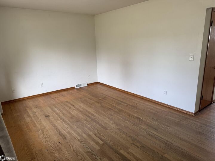 Property Photo: 504 McMartin Street IA 50609