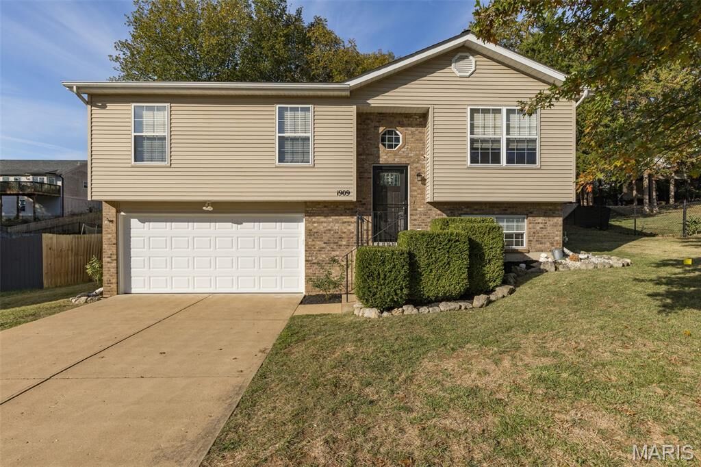 Property Photo:  1909 Iditarod Trail  MO 63028 
