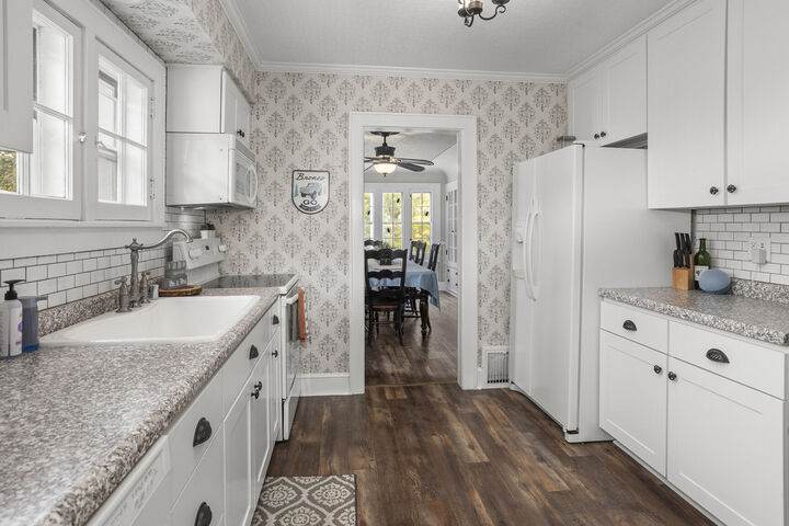 Property Photo:  1516 Pleasant View Ave  WI 53188