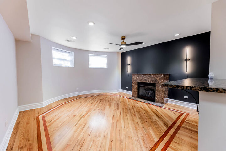 Property Photo:  542 E 44th Street Garden  IL 60653