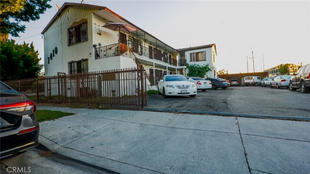 Property Photo: 7410 Marbrisa CA 90255