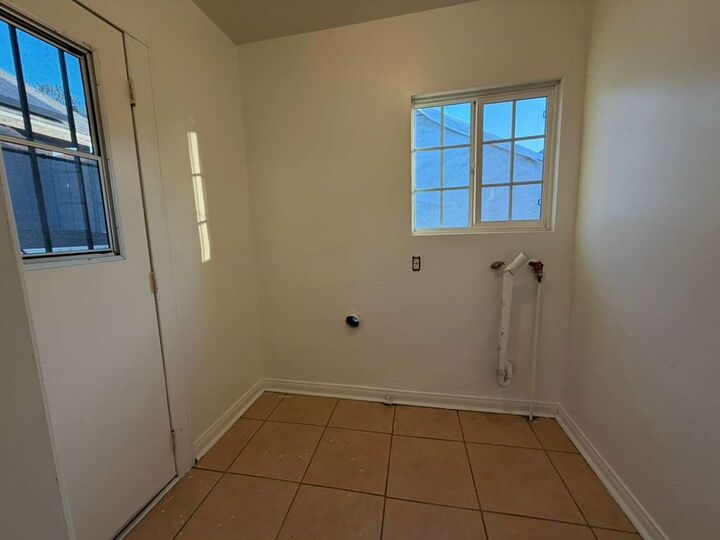 Property Photo:  890 E 4th St  CA 91766