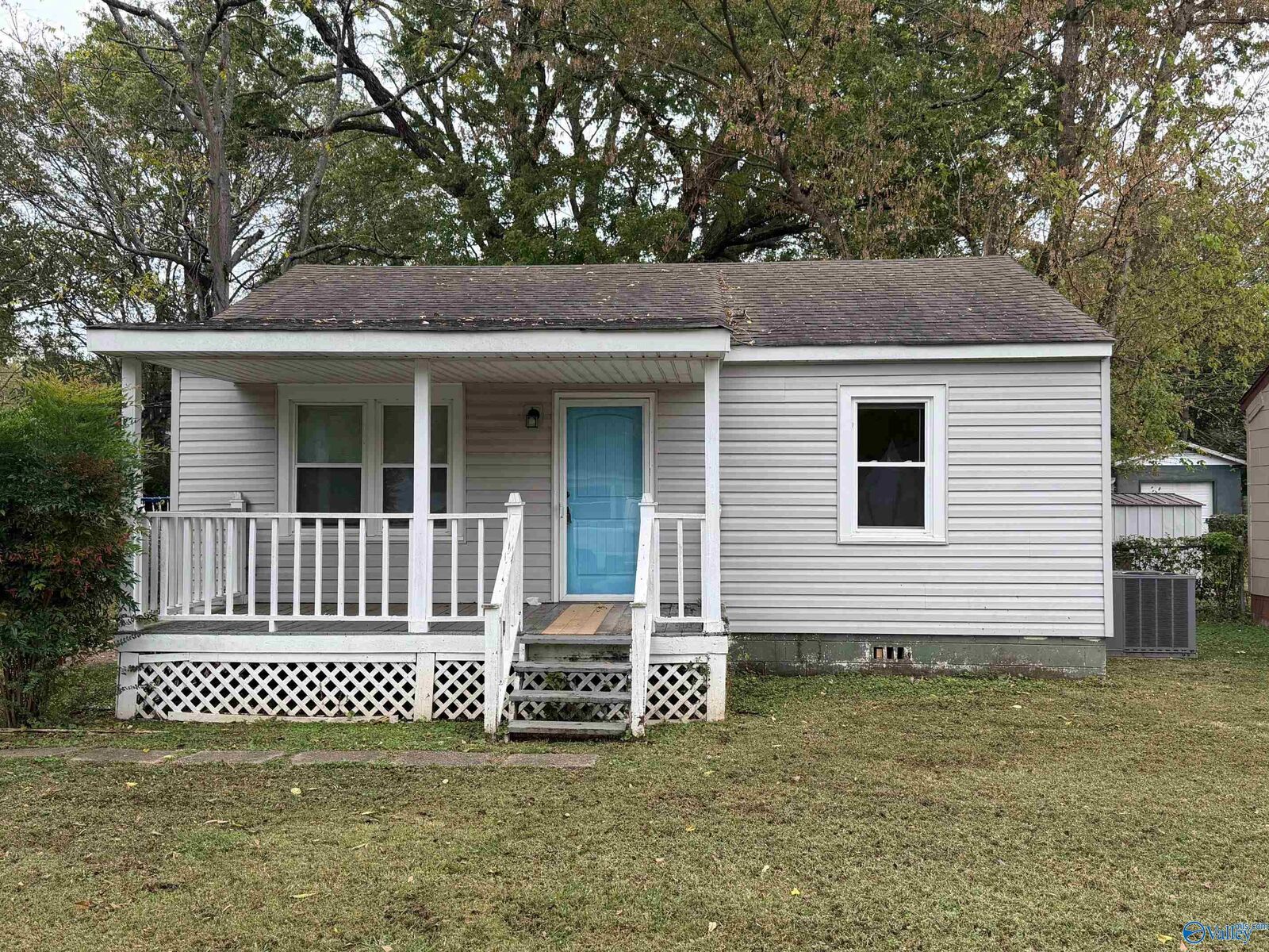 Property Photo:  1216 20th Avenue SE  AL 35601