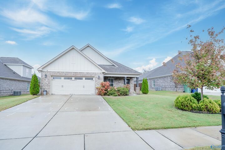 Property Photo:  2510 Celia Court SW  AL 35803 