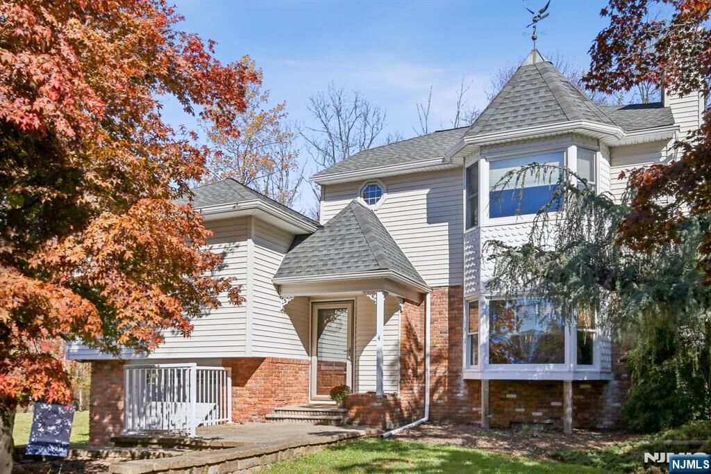 Property Photo:  4 Ledgewood Trail  NJ 07405 