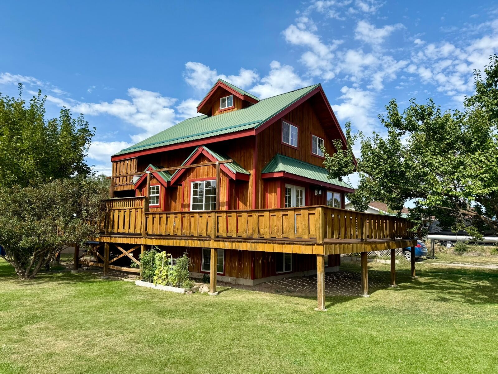 Property Photo:  501 1st Avenue  MT 59865 