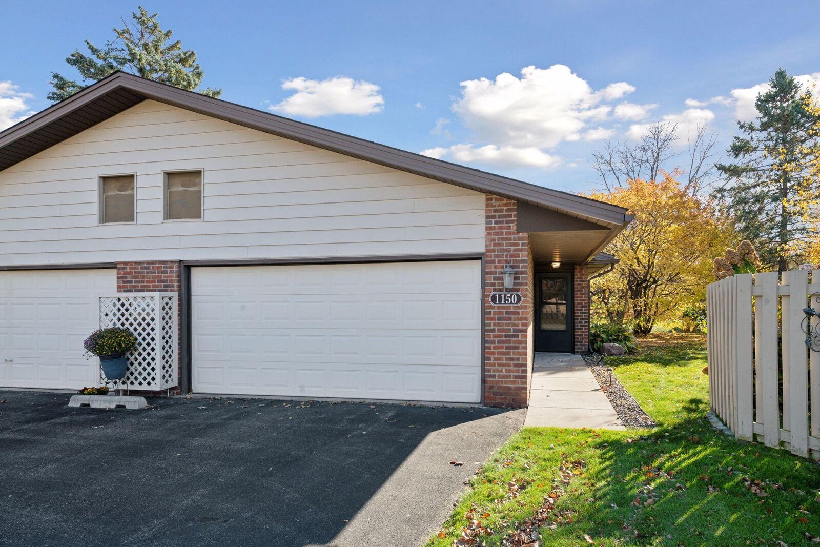 Property Photo: 1150 Black Oaks Lane N MN 55447