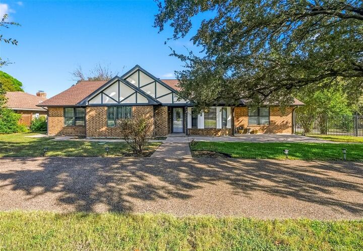 Property Photo:  202 Tampico Circle  TX 75116 