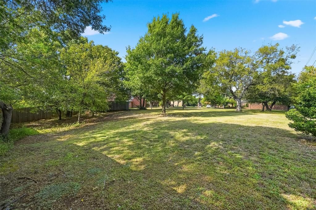 Property Photo:  25 Cobblestone Court  TX 75104 