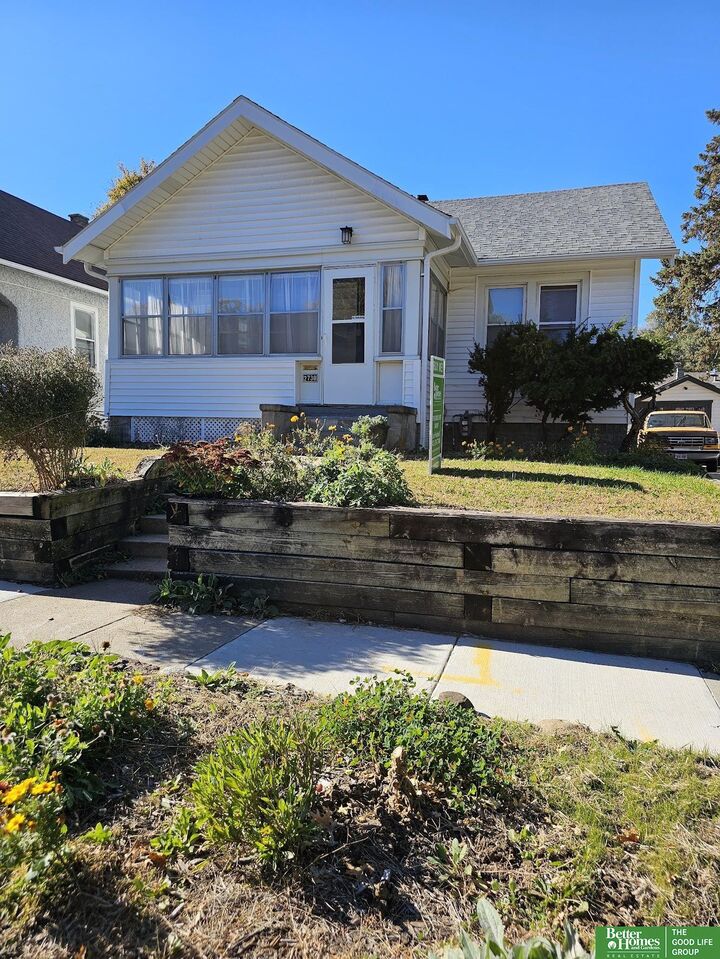 Property Photo: 2730 N 48th Avenue NE 68104