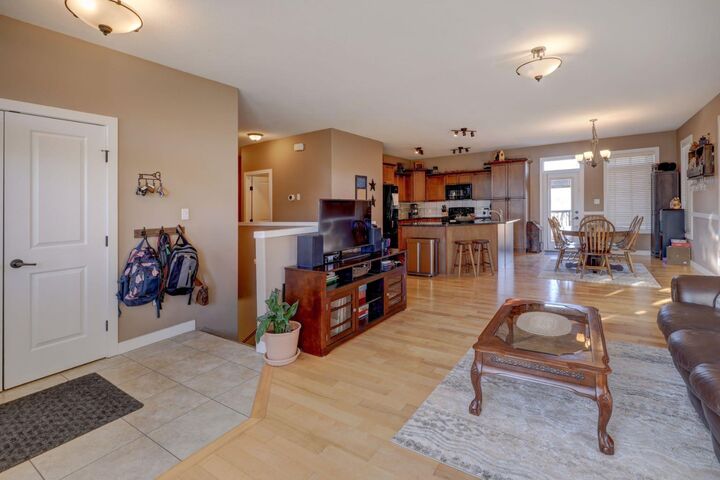 Property Photo:  855 Bankview Drive  AB T0J 0Y6