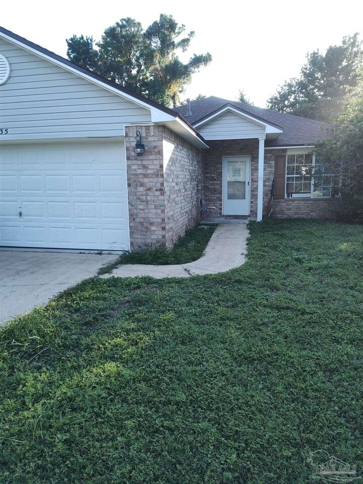 Property Photo:  135 Valdosta Ave  FL 32507