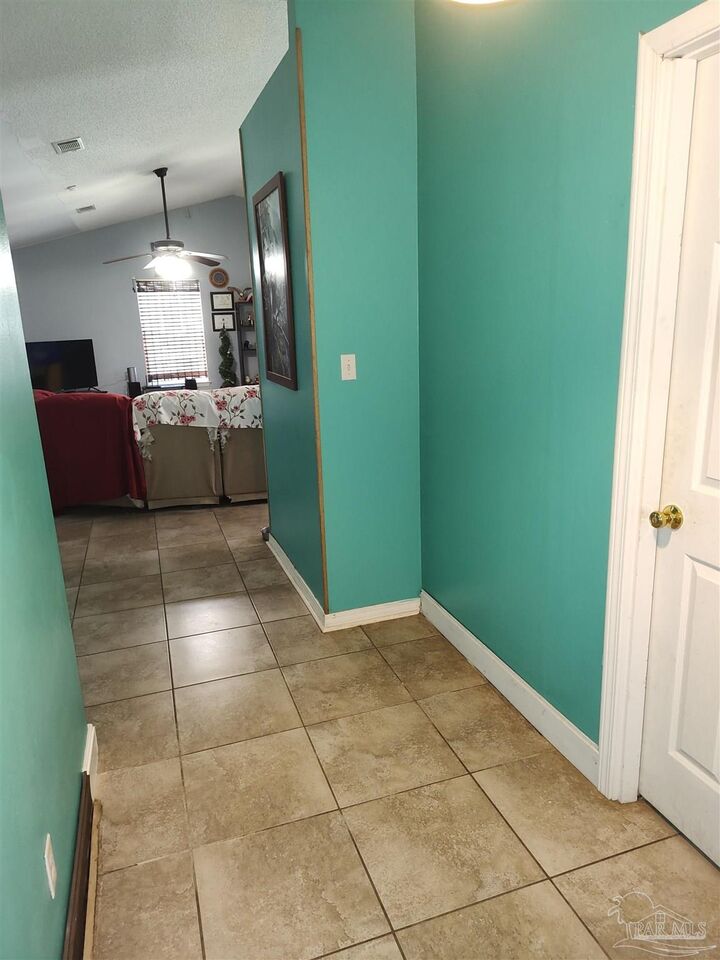 Property Photo:  135 Valdosta Ave  FL 32507 