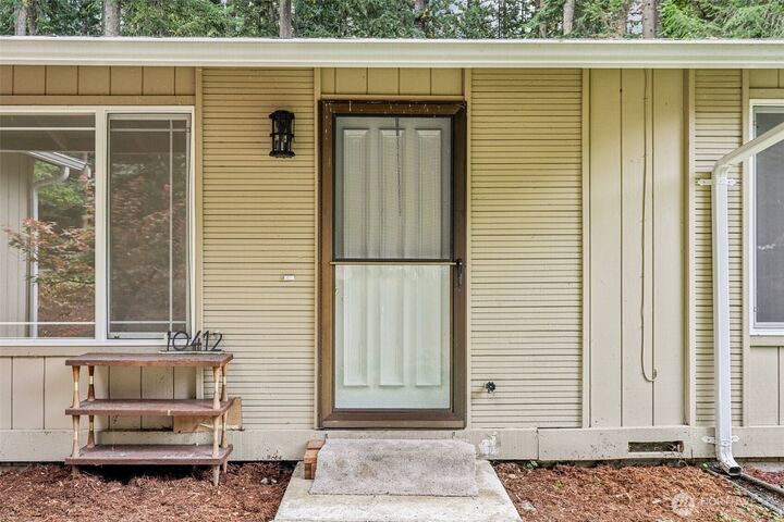Property Photo:  10412  320th Avenue NE  WA 98014