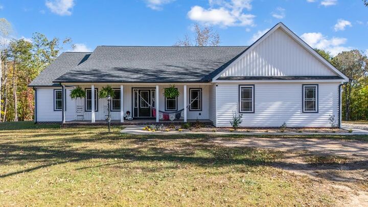 Property Photo: 2072 Cumberland Rd VA 23901