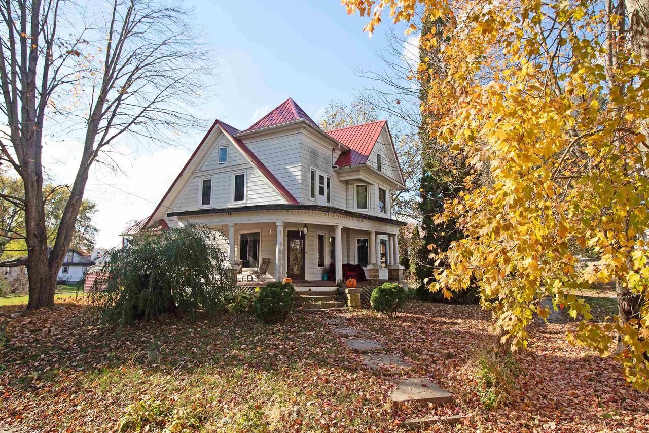 Property Photo:  1115 Clover Street  WI 53577 