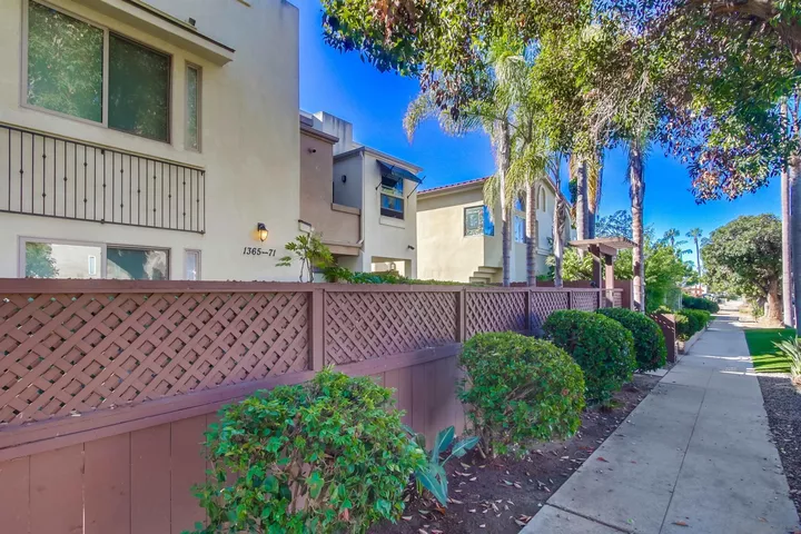 Property Photo: 1367 Hornblend St CA 92109