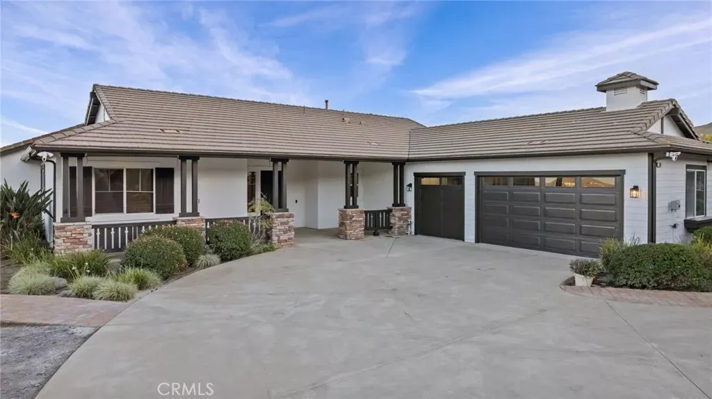 Property Photo:  101 Via De La Valle  CA 92532 