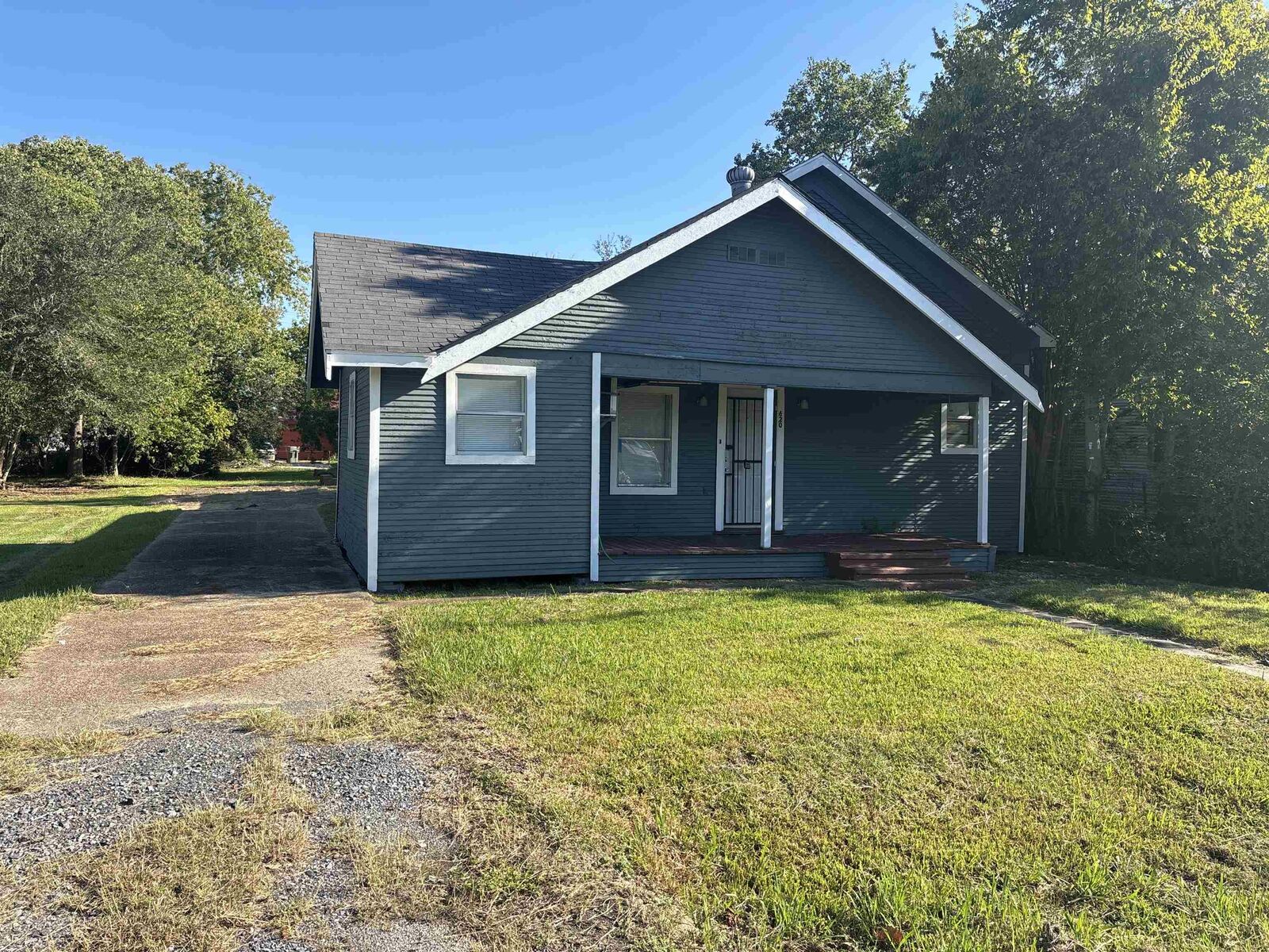 Property Photo: 620 15th St TX 77640
