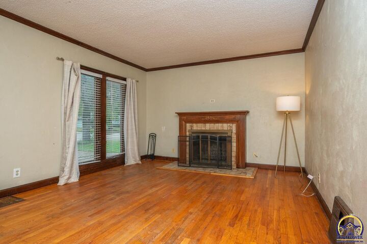 Property Photo:  1150 SW Collins Ave  KS 66604