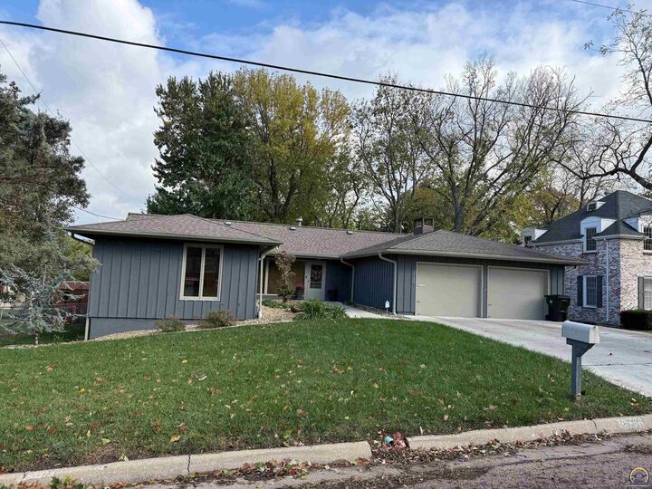 Property Photo:  2720 SW College Ave  KS 66611 
