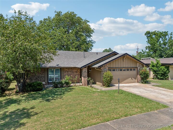 Property Photo:  7065 E 52nd Street  OK 74145 