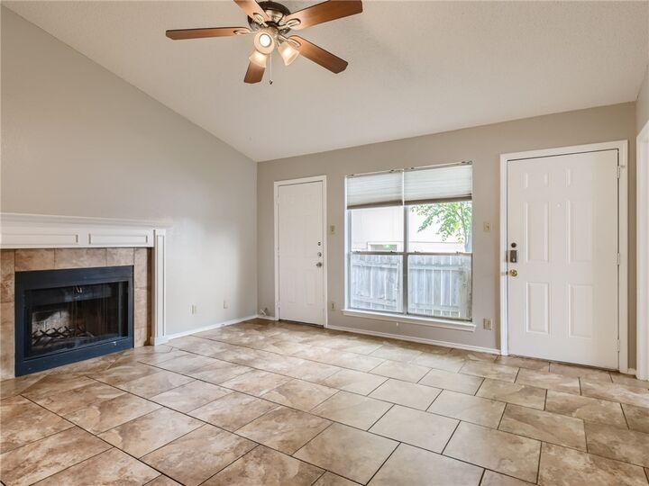 Property Photo: 529 Cutty Trail B TX 78734