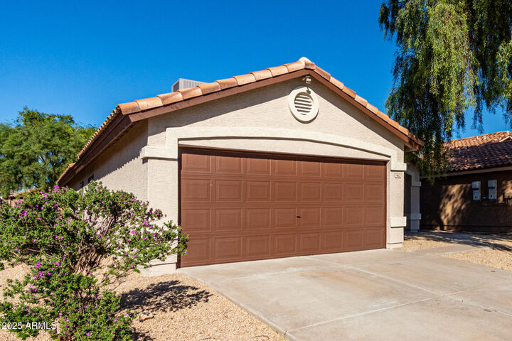 Property Photo:  982 E Mohave Lane  AZ 85119