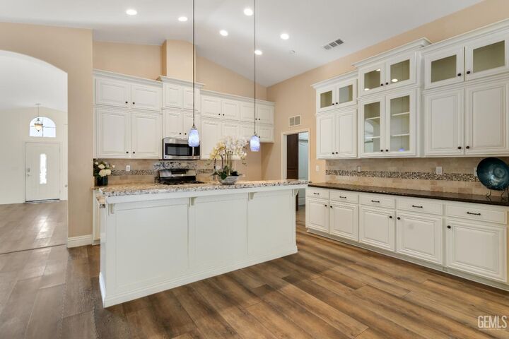 Property Photo:  9320 Cadbury Drive  CA 93311 