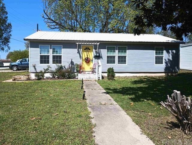 Property Photo: 911 W Park Street AR 72450