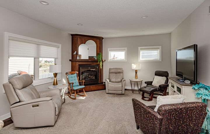 Property Photo:  478 Bella Vista Ct  IA 50124