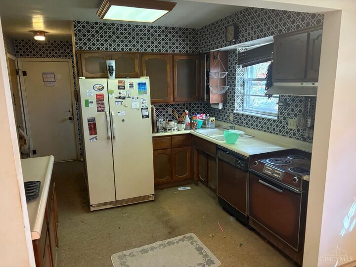 Property Photo:  7112 Summit Avenue  OH 45243 