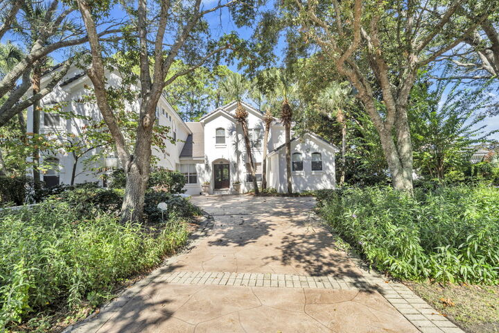 Property Photo:  436 Admiral Court  FL 32541 