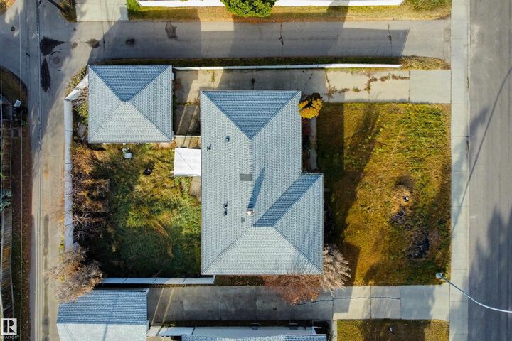 Property Photo:  9322 162 Street NW  AB T5R 2M9 