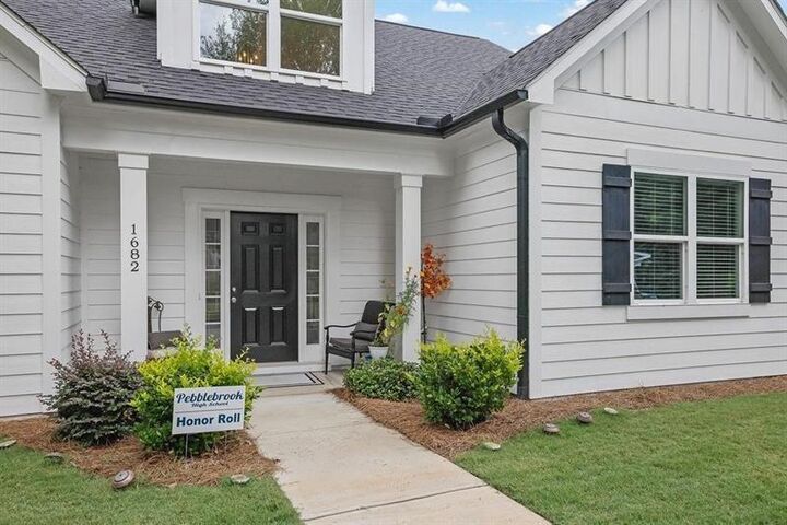 Property Photo: 1682 Walton Reserve Boulevard GA 30168