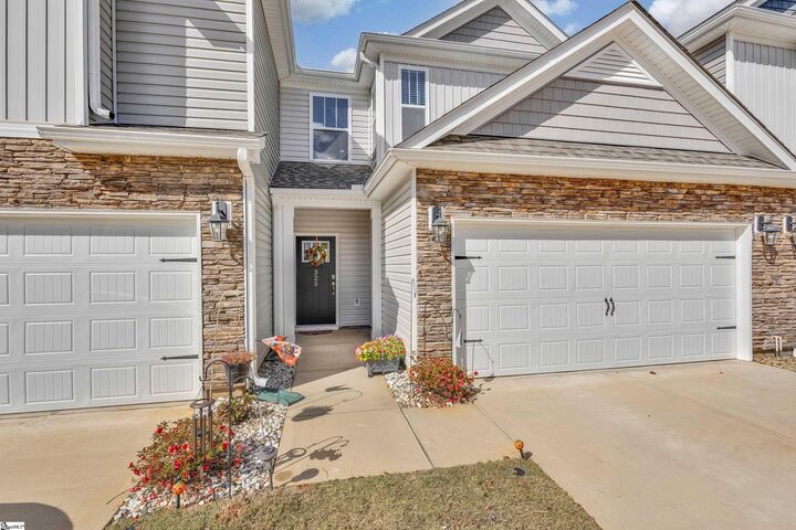 Property Photo:  325 Cub Court  SC 29609