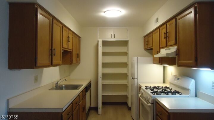 Property Photo:  50 John St 3B  NJ 07003