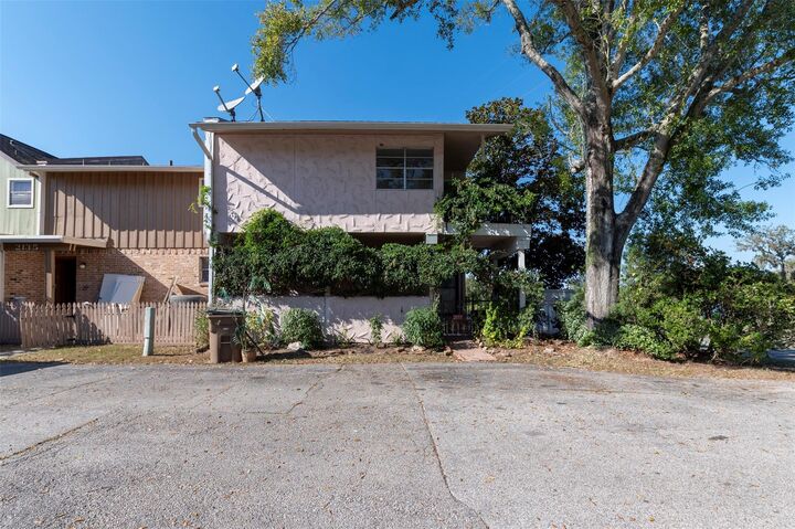 2137 Casa Rio Circle  Dickinson TX 77539 photo