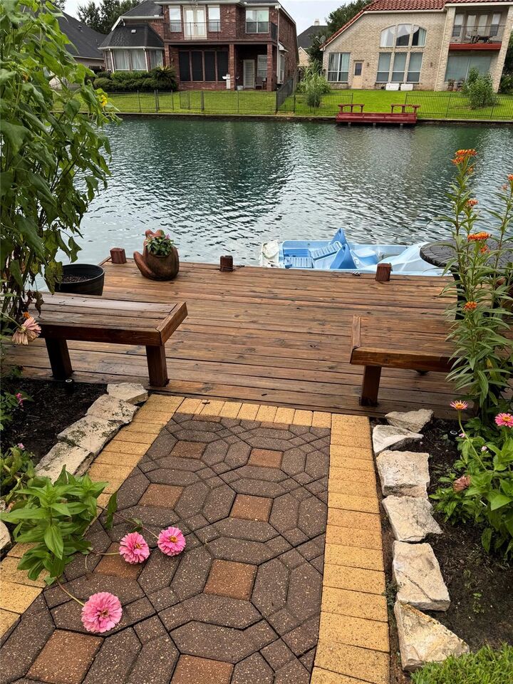 Property Photo: 14330 Dunrobin Way TX 77498