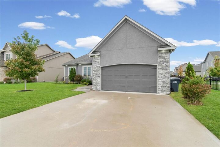 Property Photo:  4812 SW 5th Street  MO 64014 