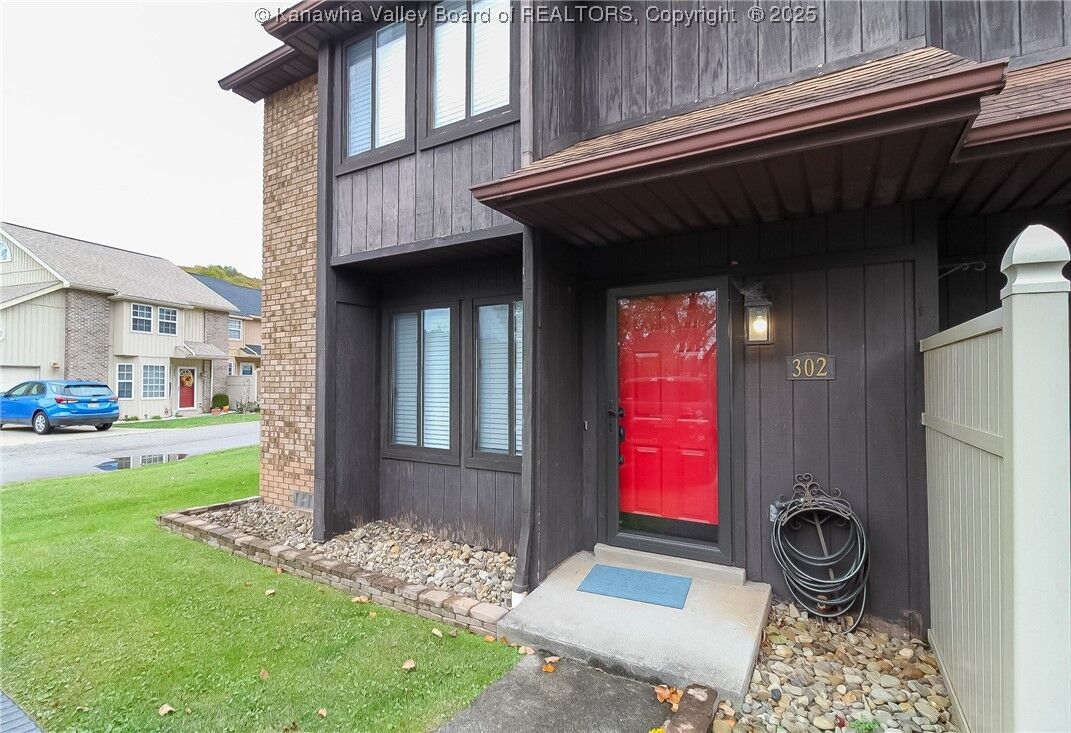 Property Photo:  302 Maplewood Lane  WV 25143 