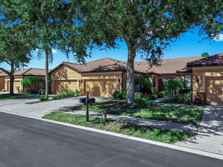 Property Photo:  313 Seneca Falls Drive  FL 33572 