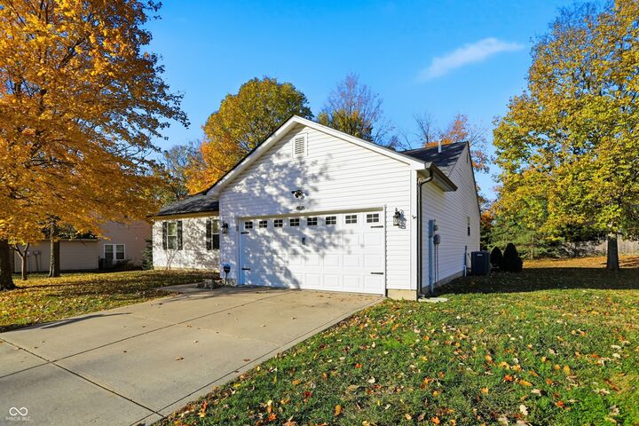 Property Photo: 530 Old Farm Road IN 46122