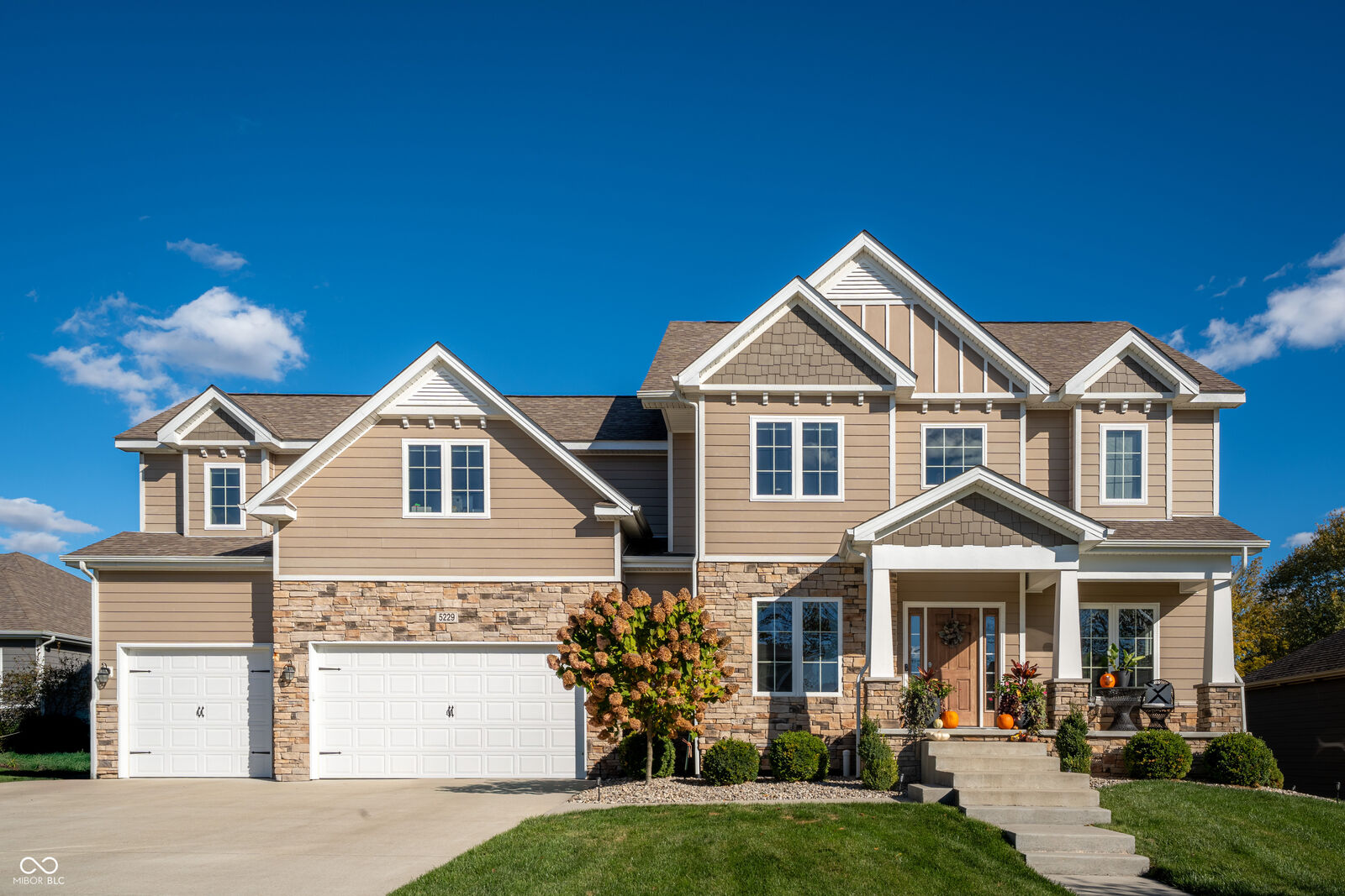 Property Photo: 5229 Stonehaven Lane IN 47201