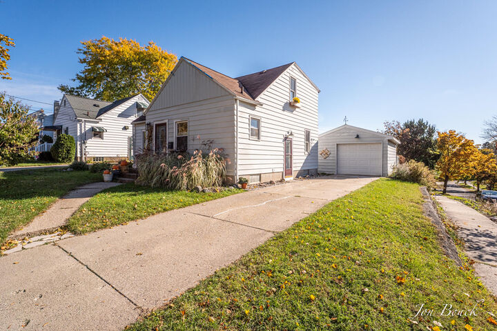 Property Photo:  900 Malta Street NE  MI 49503 
