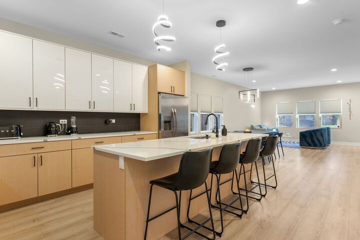 Property Photo: 1822 N 36th Avenue IL 60165