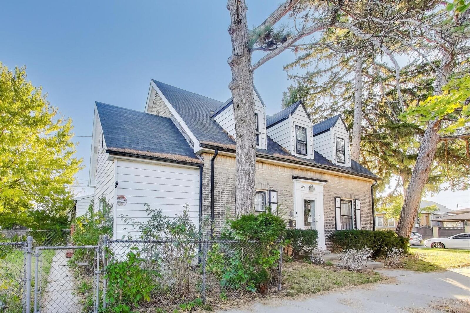 Property Photo: 2859 N Mango Avenue IL 60634